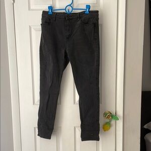 Black heart Women’s Skinny Jeans Lightly Distressed Black